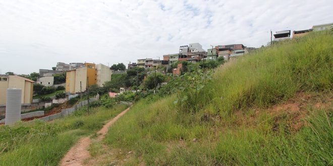 vista do terreno onde serão construídos os apartamentos