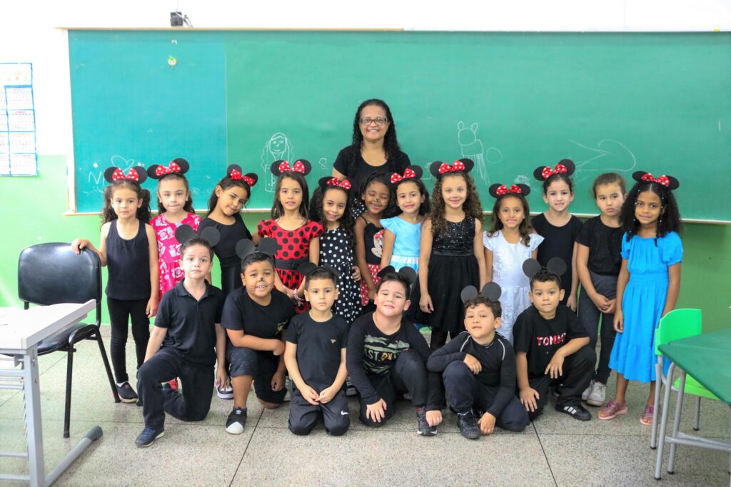 Crianças da Emei Anna Irene dão show em cantiga do grupo Palavra ...
